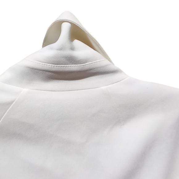 ST John Ivory-White Blazer NWOT p to p 20" - Picture 5 of 10